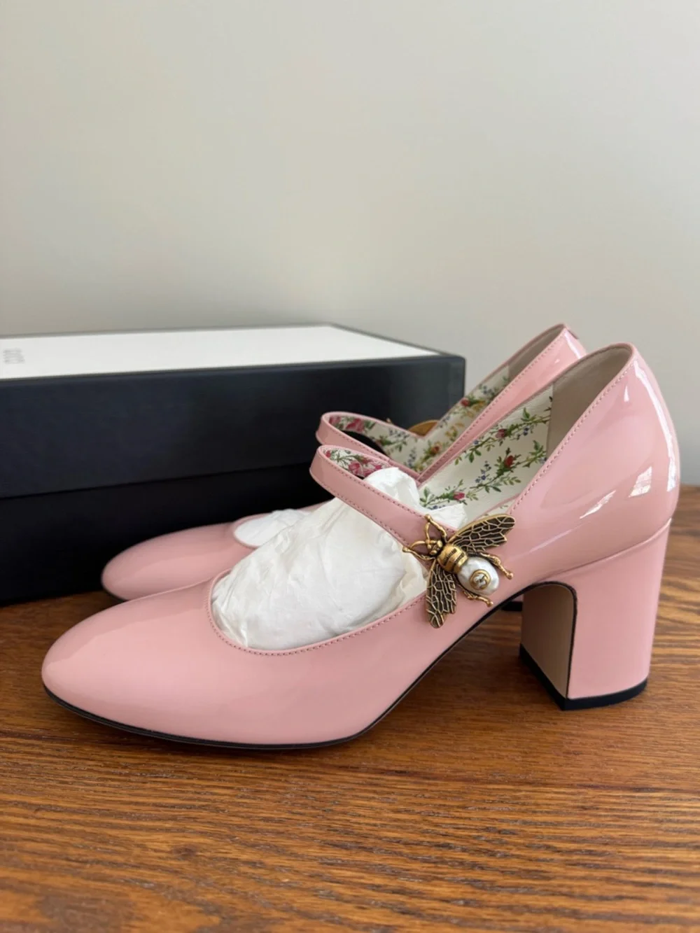 GUCCI Honey Bee Mary Jane Block Heels - Picture 4 of 6